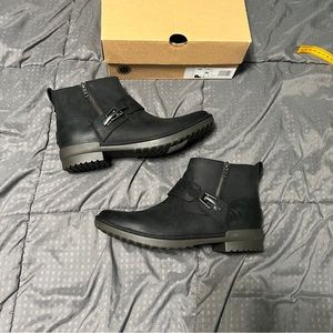 Ugg women's Cheyne boots black short boot display scuffs size 10